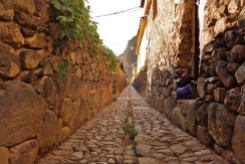 jahrhundertealte Inca-Straßen und -Wohnhäuser